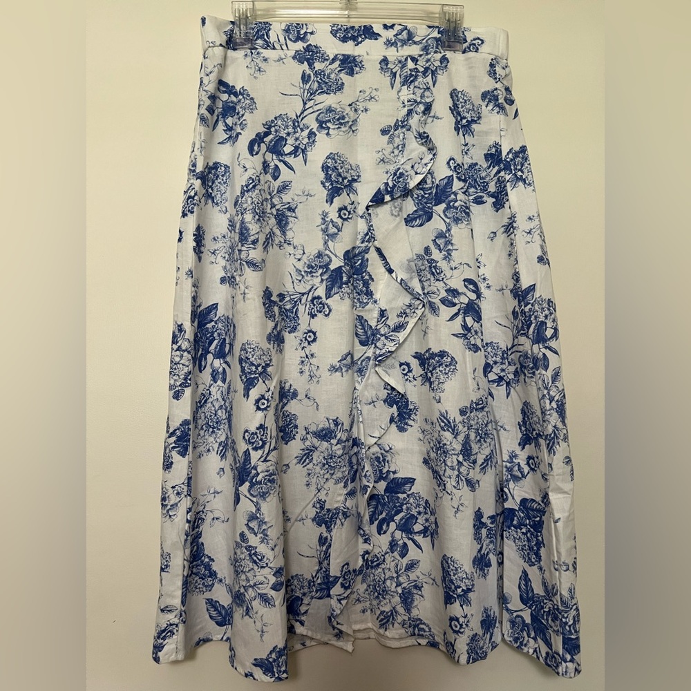 Land ’n Sea Blue Floral Ruffle Skirt, Size‎ M – Feminine and Flowing